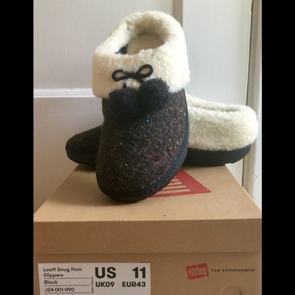 BRAND NEW: FitFlop Loaff Snug Pom Slippers